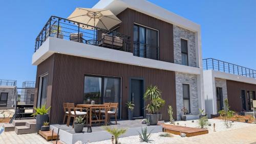 Studio Apartment with Balcony