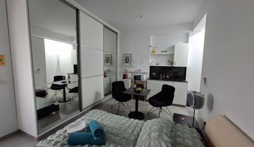 Deluxe King Studio
