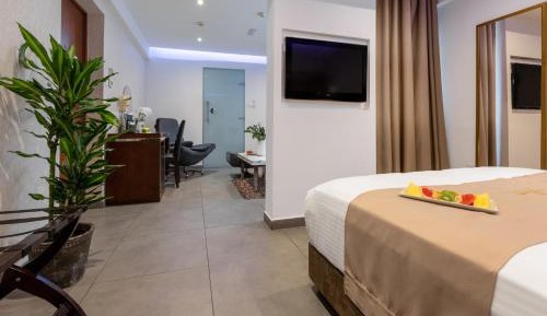 Deluxe Suite with Hot Tub
