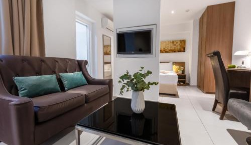 Deluxe Suite with Spa Bath