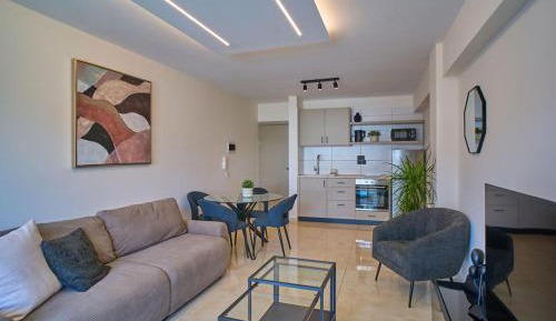 Deluxe One-Bedroom Apartment