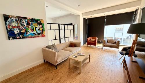 Classic One-Bedroom Apartment with King Bed