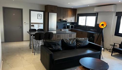 Two-Bedroom Deluxe Apartment with Balcony