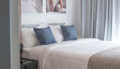 Superior One-Bedroom Apartment with Balcony