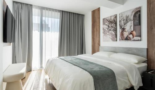 Classic One-Bedroom Apartment with King Bed