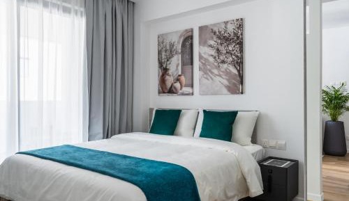 Studio Apartment with Balcony