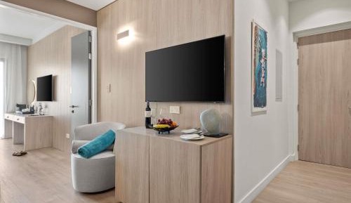 Superior room with double bed, sofa and balcony