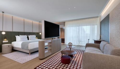 Junior Suite, 1 Bedroom Suite, Poolside, Balcony