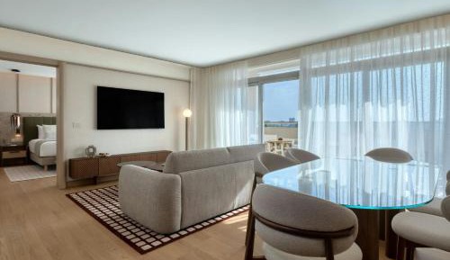 Governor Suite, 1 Bedroom Suite, Skyline view, Balcony