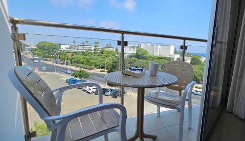 One-Bedroom Suite with Side Sea View