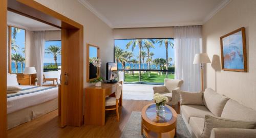 One-Bedroom Suite with Sea View
