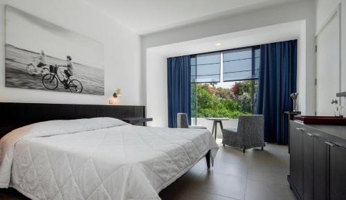 Connecting Inland View Room