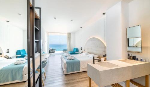 Front Sea View Deluxe Suite 