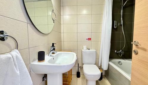 Deluxe One-Bedroom Apartment with City View