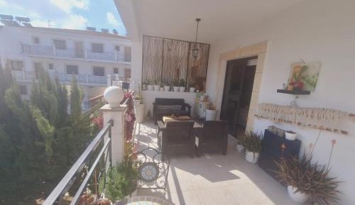 Apartment with Pool View 