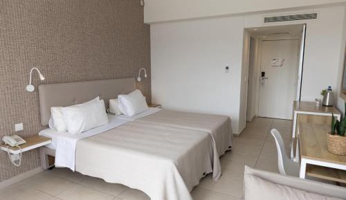 Standard Room with Partial Sea View