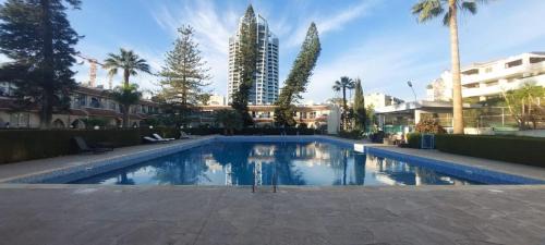 Apartment with Pool View 