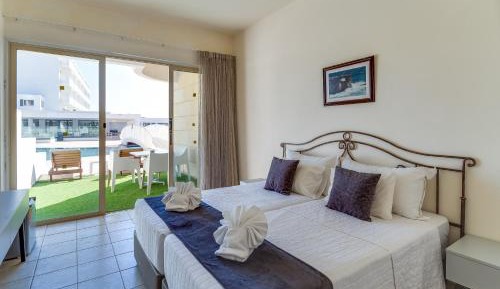 Twin Room with Pool View