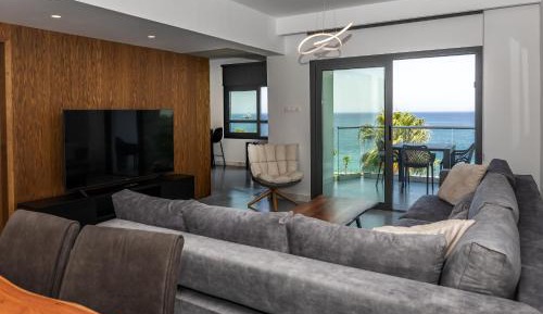 Apartment with City View