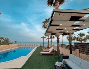 Villa - Beach Front