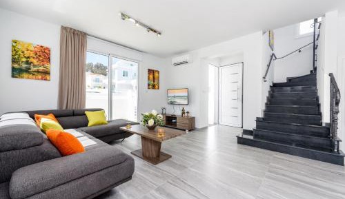 Green Bay 15 - Three -bedroom Villa with Private Pool