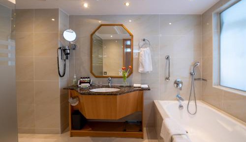 Executive One-Bedroom Suite With Sea View
