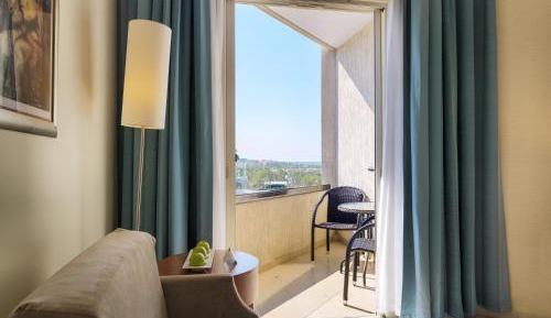 Deluxe Double or Twin Room with Side Sea View