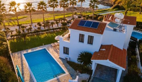 Seafront Three-Bedroom Villa with Private Pool 