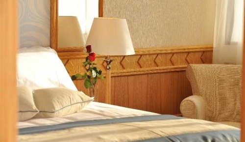 Special Offer - Deluxe Superior One Bedroom Suite Front Sea View With Entrance to the Executive Lounge of the Airports on Departure