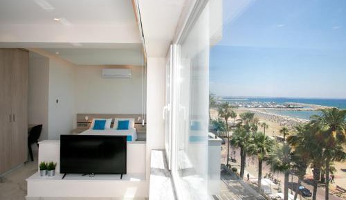 One-Bedroom Apartment with Sea View