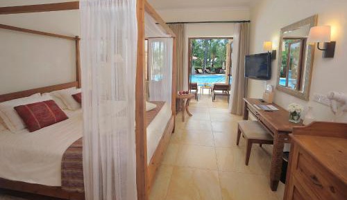 Fisherman Swim-Up Junior Suite Pool & Garden View (18+ years old)