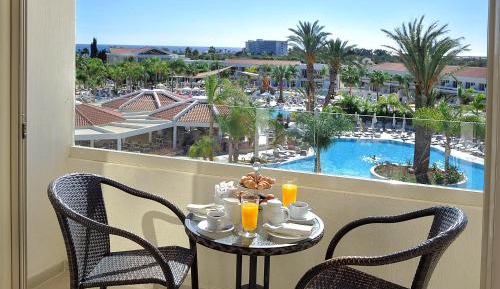 Junior Suite with Pool and Garden View