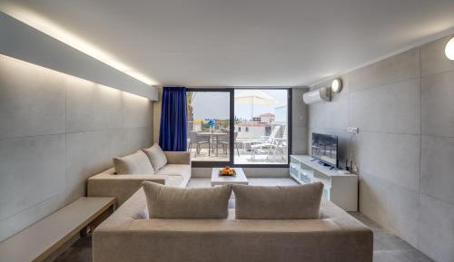 Deluxe Two-Bedroom Apartment	