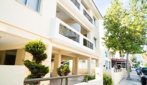 One-Bedroom Apartment with Balcony