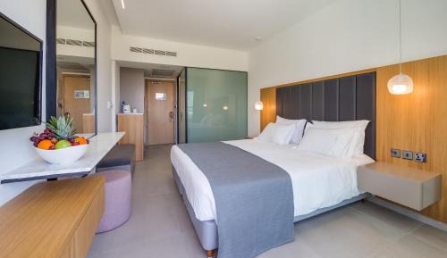 Standard Twin Room with Side Sea View