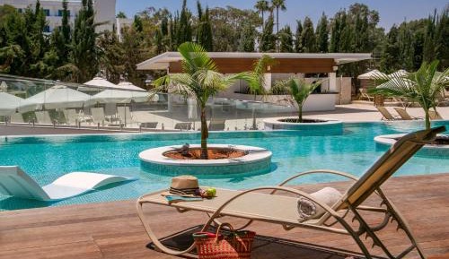 Double or Twin Room with Pool Access