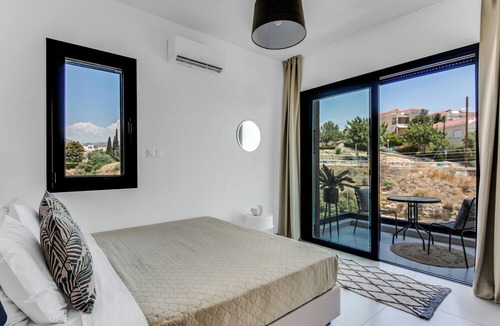 Agios Athanasios Apartment | Sanders Elgio - Cute 2-bdr Apt With Balcony