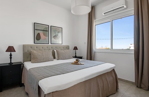 Tremithousa Villa | Sanders White Mountains - Vibrant Villa With Pool