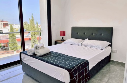 Edremit Apartment | Flat w Shared Pool 2 min to Beach in Kyrenia