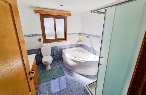 Agios Theodoros Apartment | Mountains Retreat Rooms & Suites