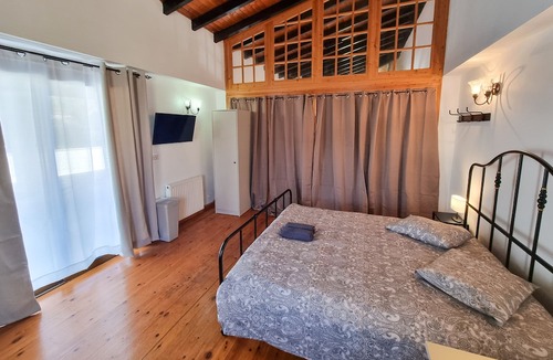Agios Theodoros Apartment | Mountains Retreat Rooms & Suites