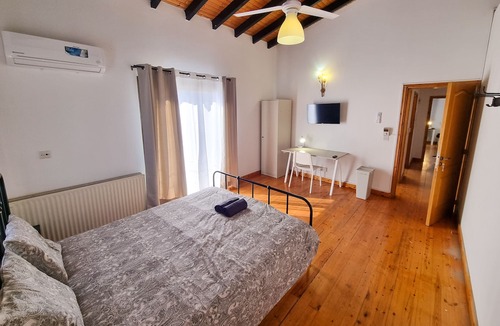 Agios Theodoros Apartment | Mountains Retreat Rooms & Suites Room.2