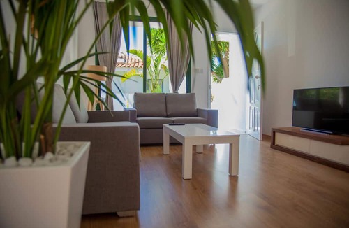 Kissonerga Hotel | Julipapas Gardens