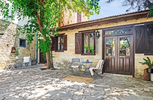 Arsos Apartment | Cornaro House - Lovely Studio Apartment