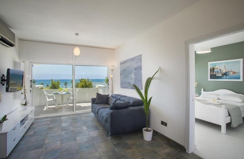 Oroklini Apartment | Lordos Sunshore Beachfront Suite