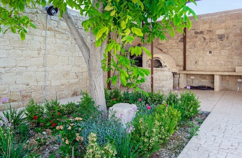 Vasa Koilaniou Apartment | Sanders Andre Marie - Nice Studio w Shared Garden