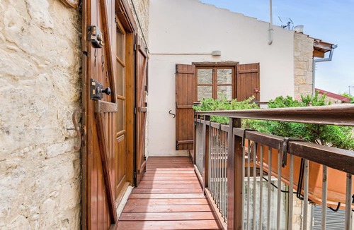 Arsos Apartment | Sanders Arsorama Comfy 1 Bdr Apt w Shared Patio