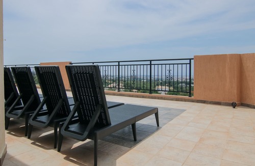 Mesa Chorio Apartment | Phaedrus Living Sunset View Flat Mesogi
