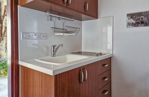 Vasa Koilaniou Apartment | Sanders Village - Lovely Studio w Garden View