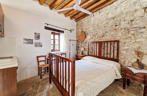 Vasa Koilaniou Apartment | Sanders Village - Lovely Studio w Garden View